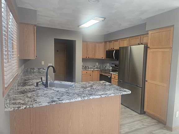 4th image of 4242 Greenbriar Dr