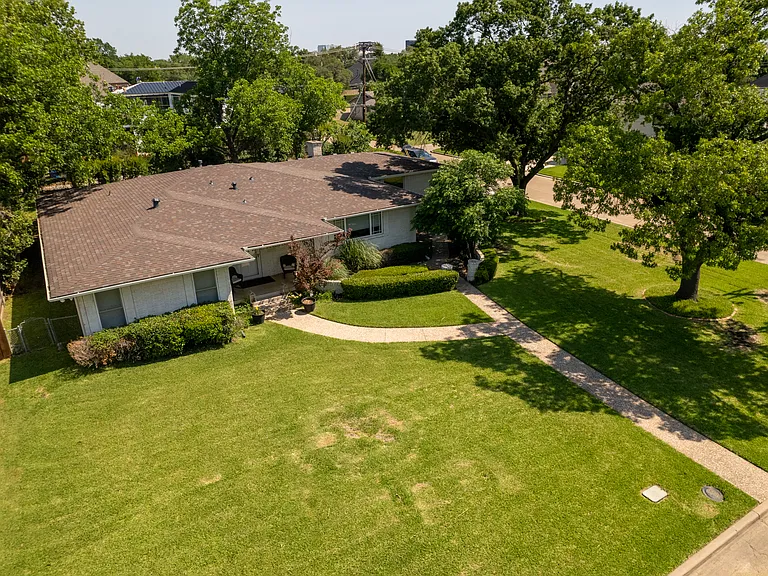 7431 Midbury Dr — Photo 2