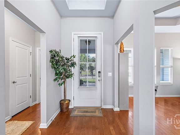 3rd image of 8 Southpark Boulevard