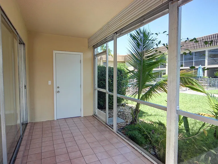 342 Southwind Dr #114 — Photo 9