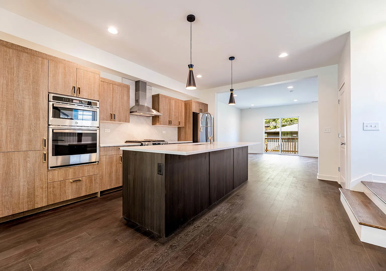 3 bed, 2.5 bath, 1925 sqft, $3,000 — Photo 4