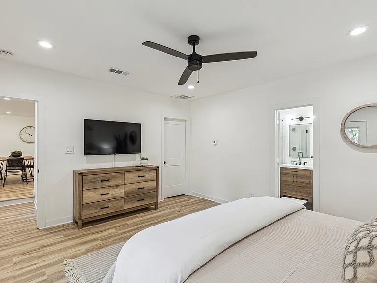 2015 Camelot Dr — Photo 11