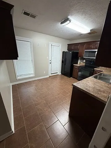 3 bed, 1148 sqft, $1,500 — Photo 4