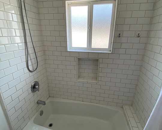 5th image of 2640 N Beachwood Dr #103