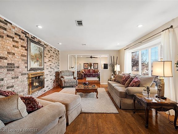 4th image of 513 Beverly Dr