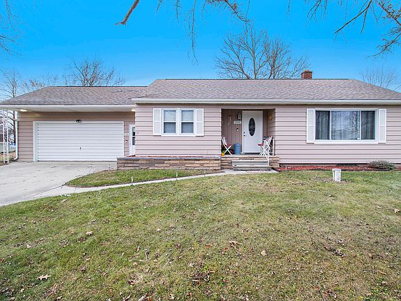 5th image of 300 Cedar Dr