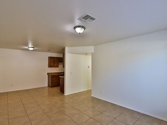 4th image of 815 E 4th Pl APT B