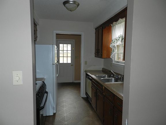 5th image of 223 Ambrose Dr