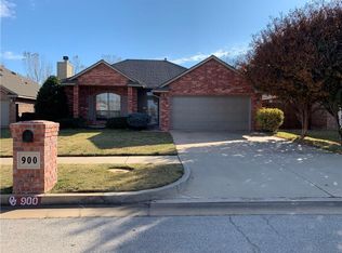 900 SW 41st St, Moore, OK 73160