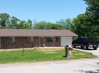 34176 William Ln, Brighton, IL 62012