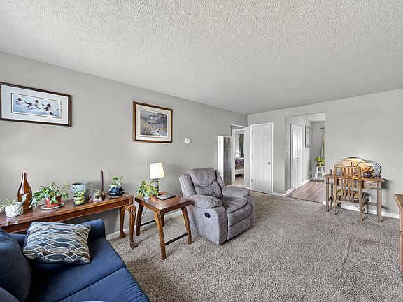 3rd image of 3265 Daisy St