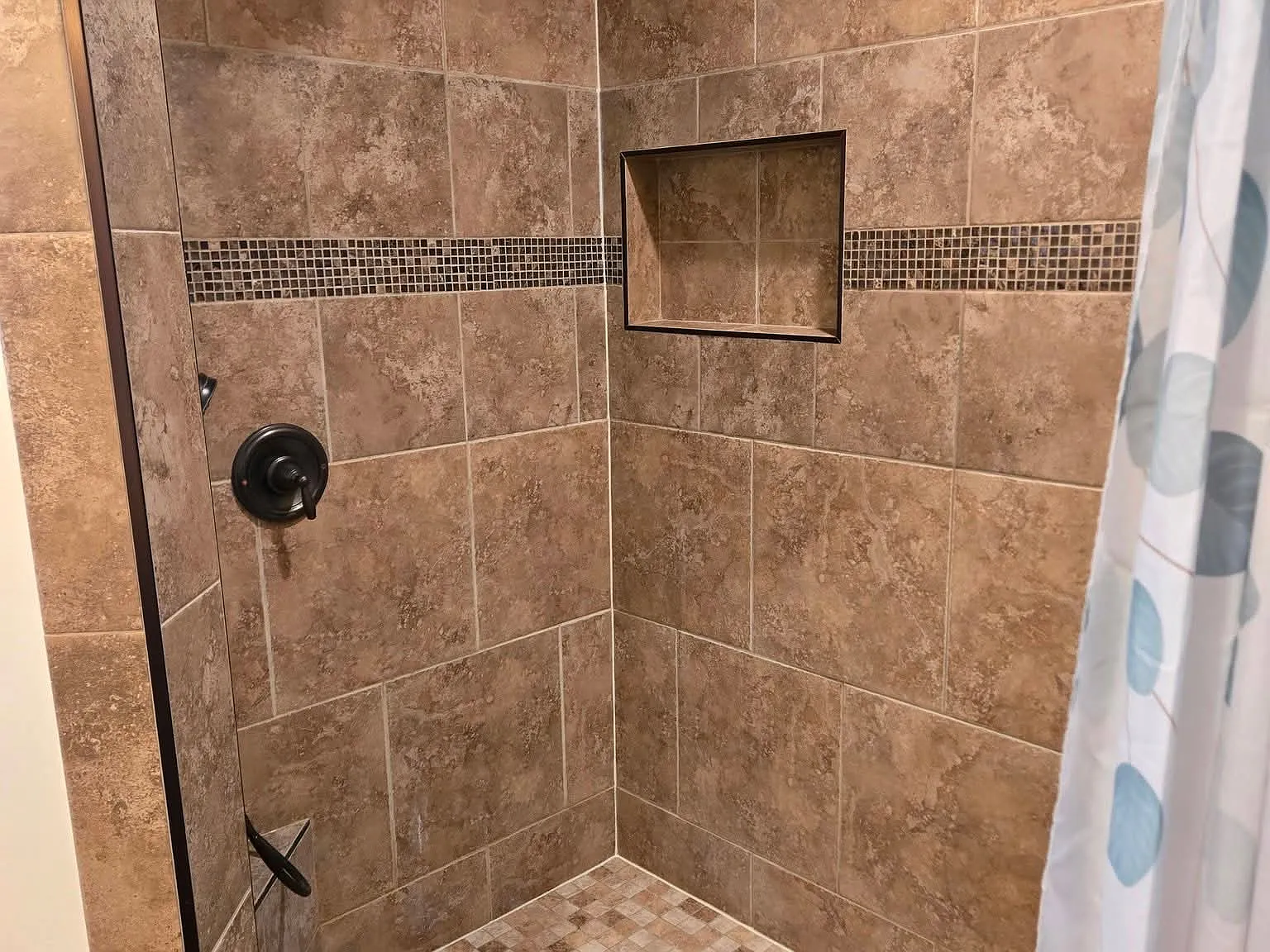 1 bed, 925 sqft, $1,900 — Photo 3