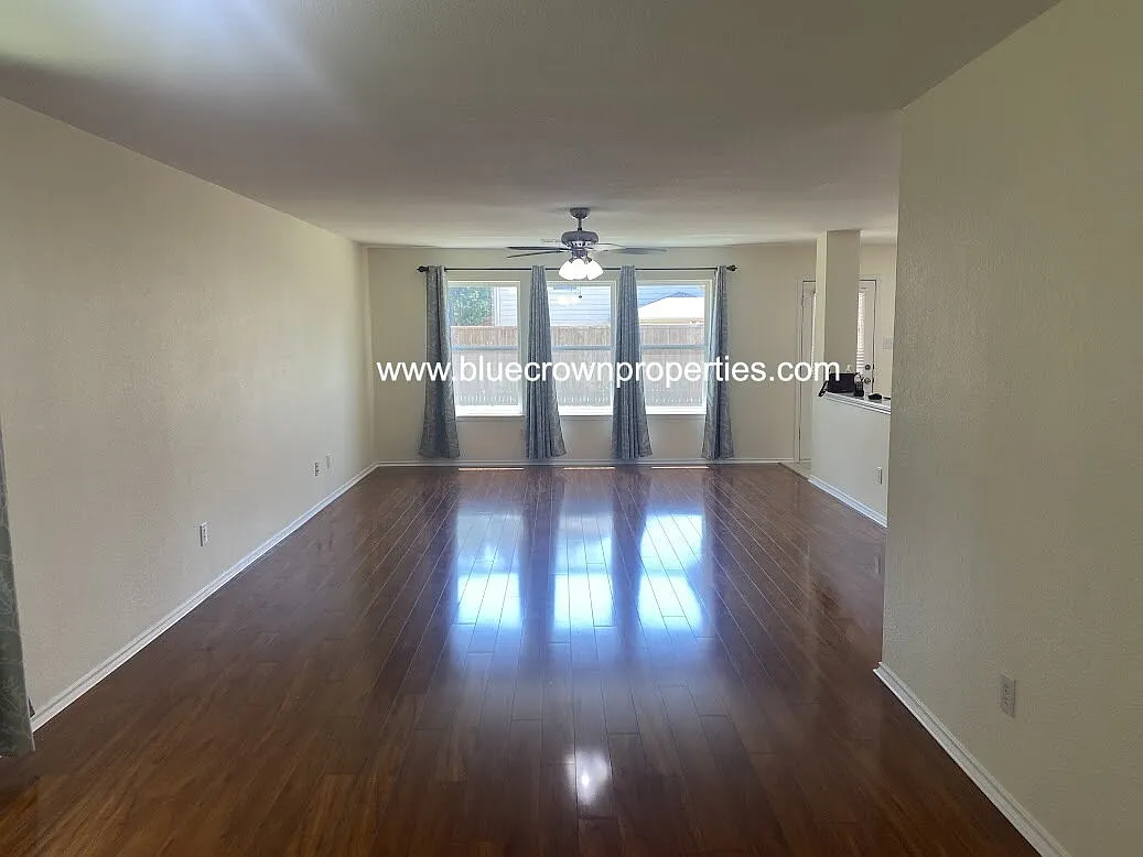 4 bed, 3.0 bath, 2680 sqft, $2,700 — Photo 2