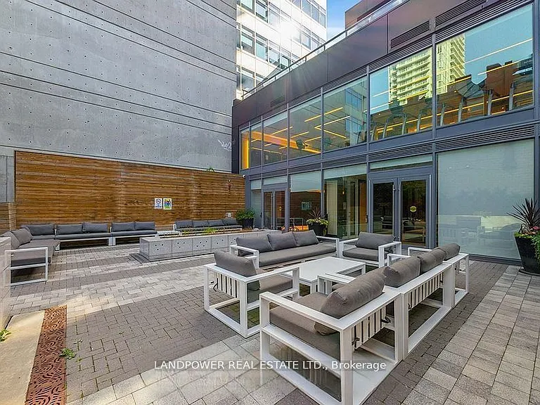30 Roehampton Ave #313 — Photo 18