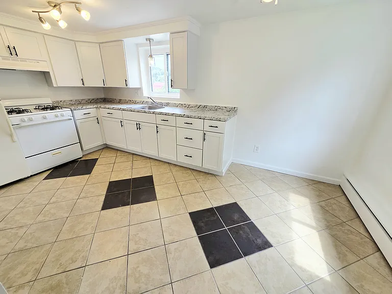 602 Academy St #2 — Photo 7