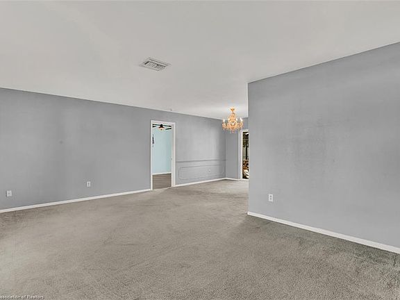 4th image of 113 Sportsman Ave