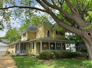 98 Williams St, Williams Bay, WI 53191