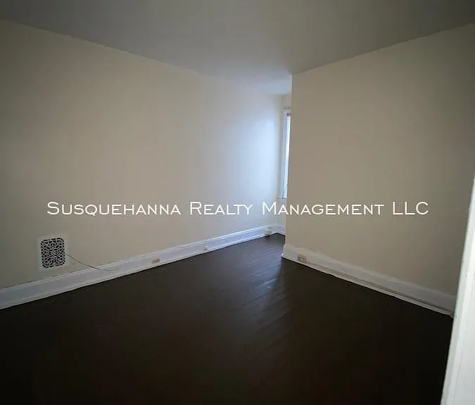 337 S 15th St — Photo 12