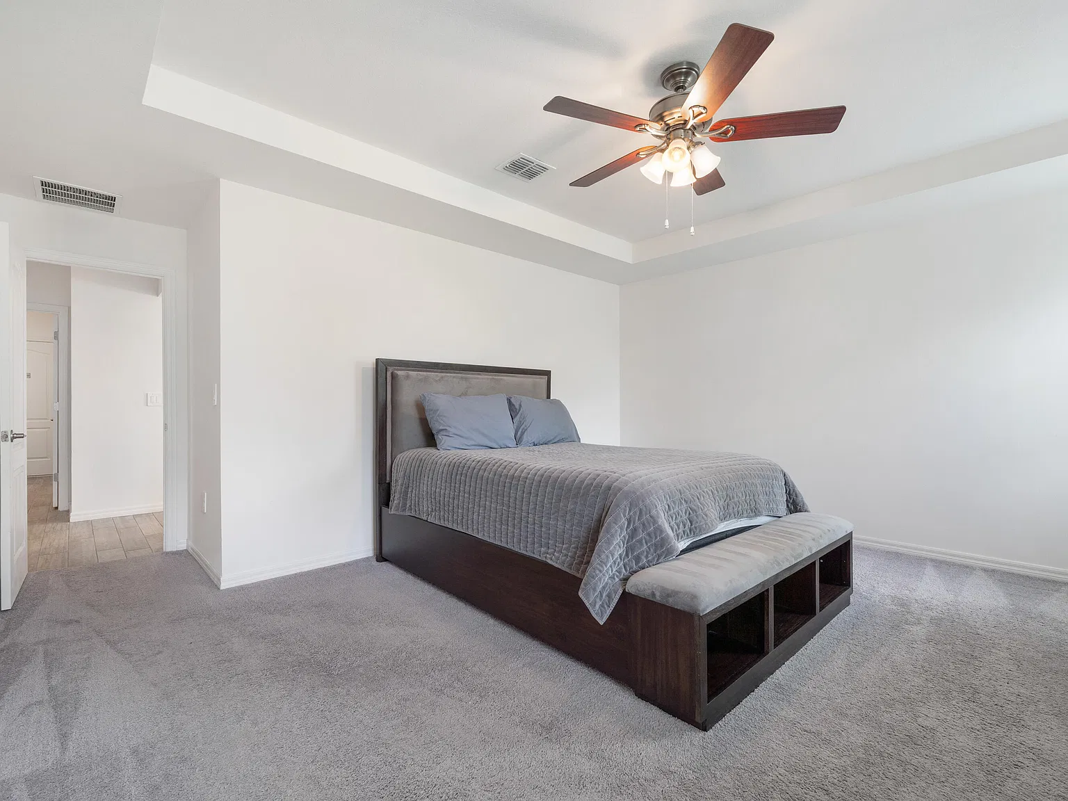 4 bed, 2.0 bath, 2064 sqft, $3,300 — Photo 4