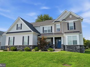 15 Quinn Cir, Holland, PA 18966