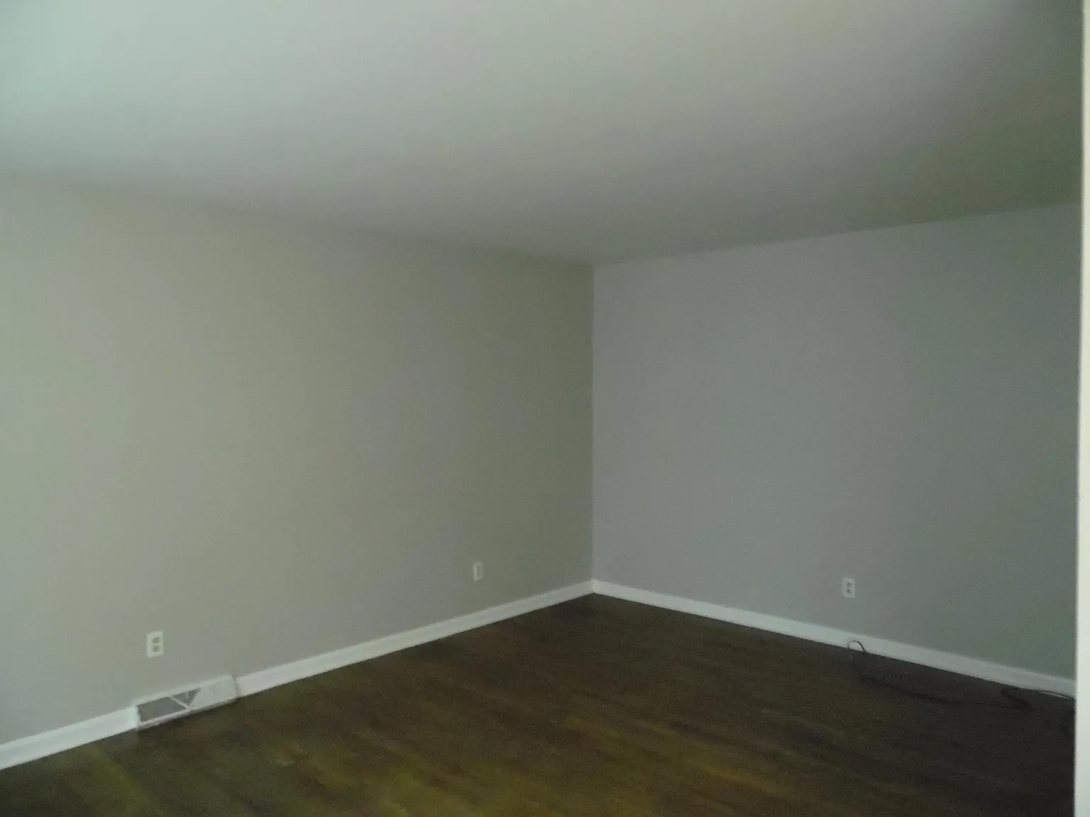1 bed, 1.0 bath, 700 sqft, $875 — Photo 2