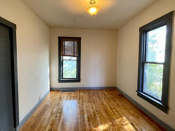 4th image of 2909 E 22nd St