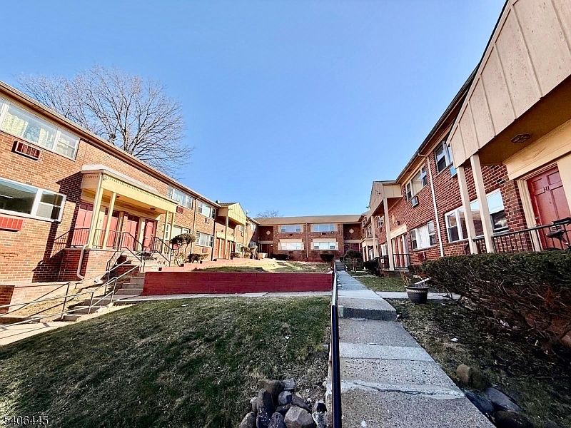 1st image of 916 Stuyvesant Ave #G1