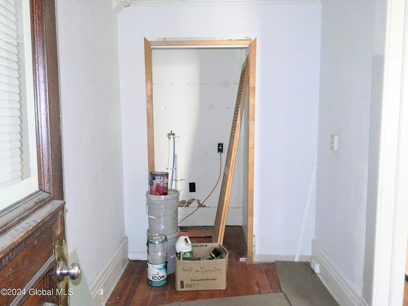 4th image of 1030 Park Avenue