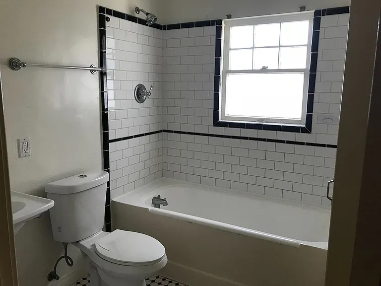Fenced 3 Bedroom House with Two Car Driveway! Located in the Heart of North Park! In Unit Washer ... — Photo 17