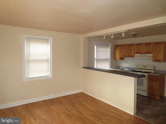 5th image of 1027 Rosalie St #1