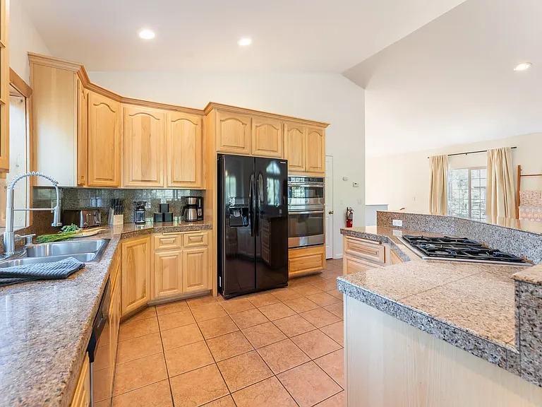 2239 Blitzen Rd — Photo 13