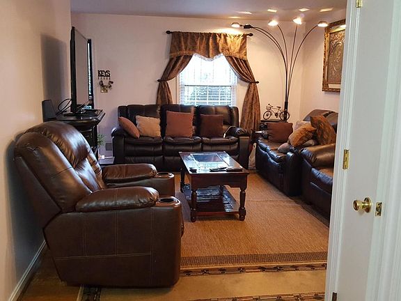 3rd image of 1924 Goldsmith Ln Unit 26