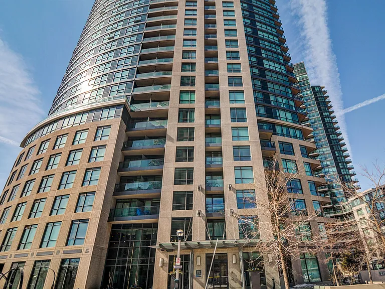 219 Fort York Blvd #LPH3702 — Photo 30