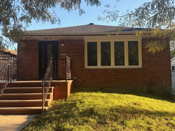 22632 76th Ave, Oakland Gardens, NY 11364