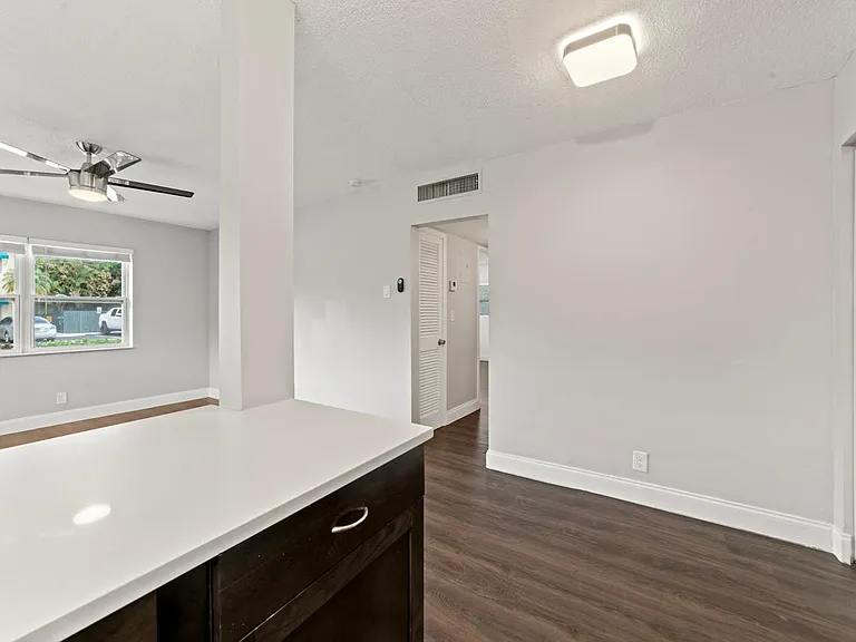 732 SE 15th St #1 — Photo 6