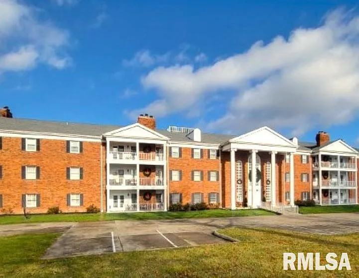 3500 Victoria Ave APT 303 photo 1