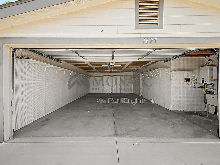 1625 S 74th St — Photo 37