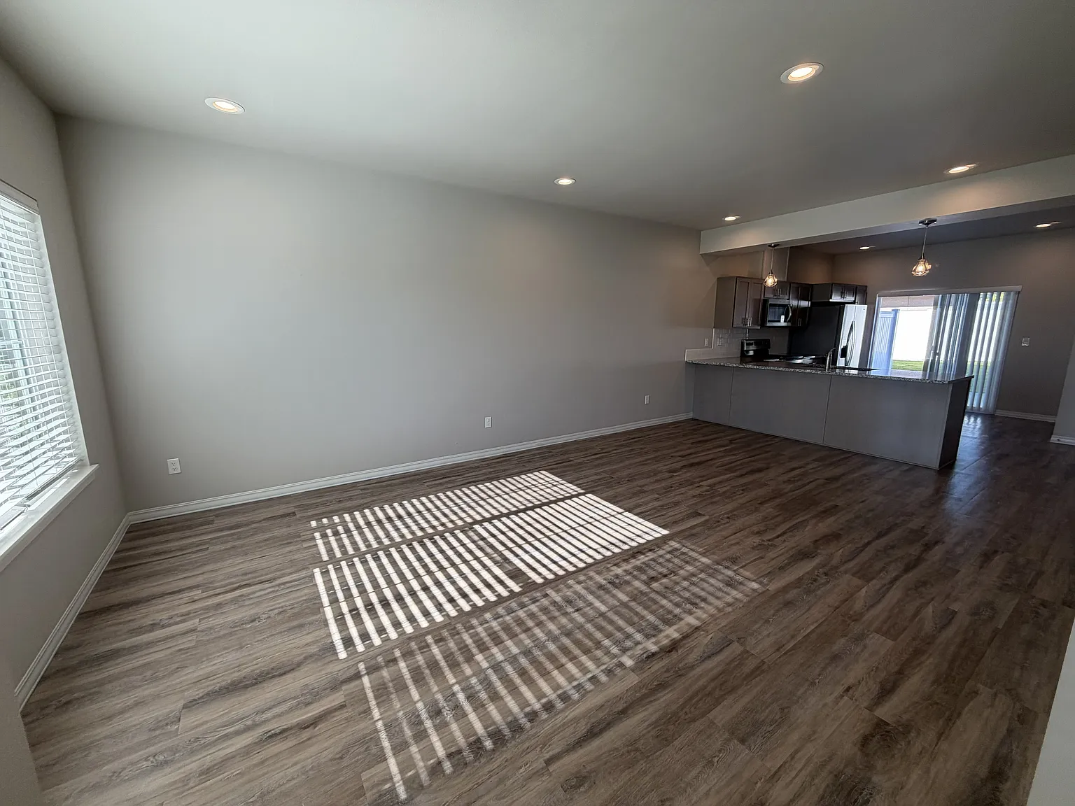2 bed, 2.5 bath, 1225 sqft, $1,575 — Photo 2