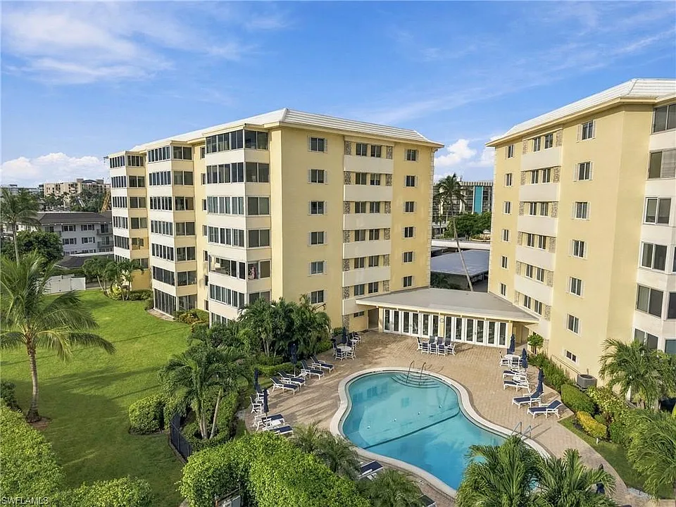 3410 Gulf Shore Blvd N #304