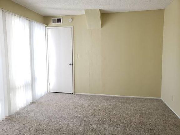 4th image of 808 Comet Dr #7