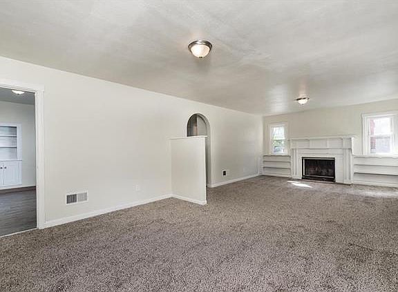 4th image of 300 Roberta Ave