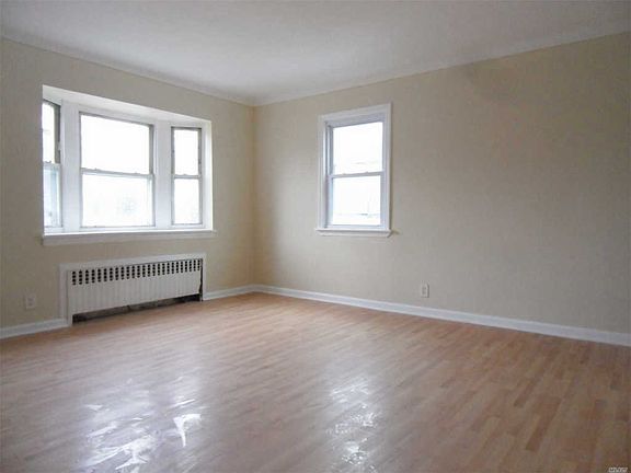 5th image of 220 William St