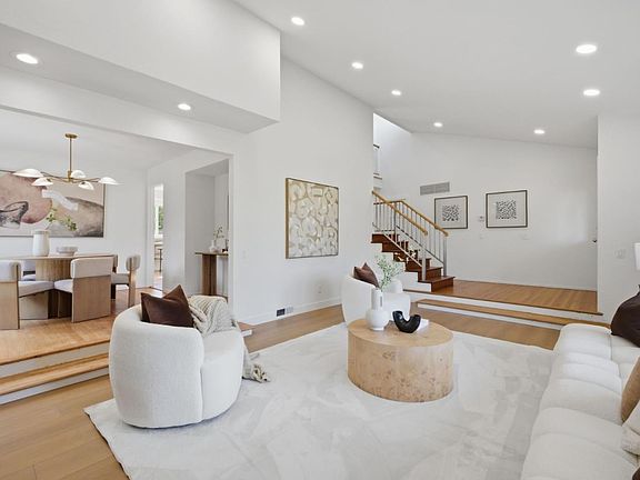 4th image of 323 Shad Ct