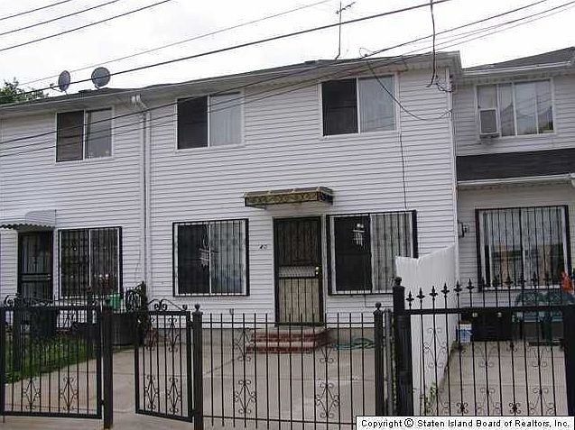 1st image of 40 Thelma Ct