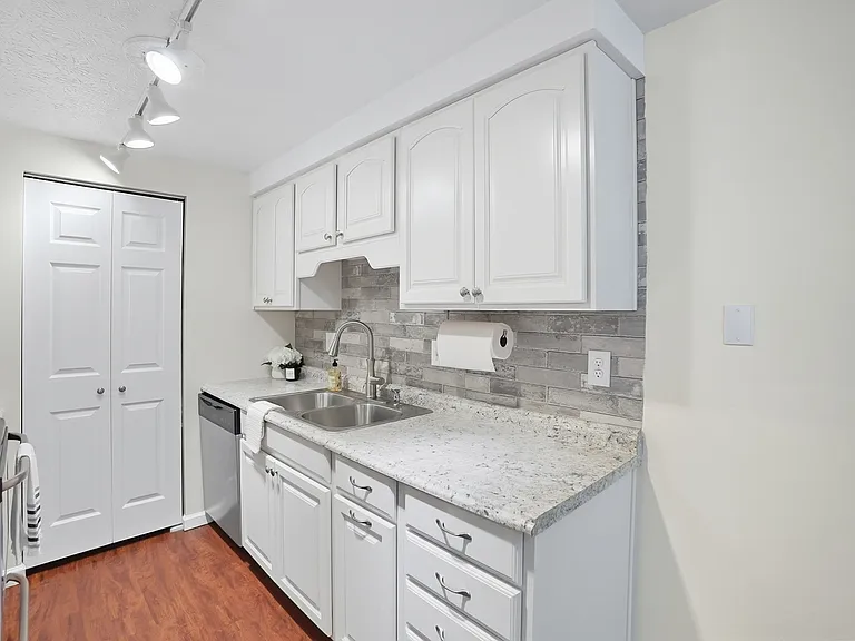 1644 Villa South Dr — Photo 11