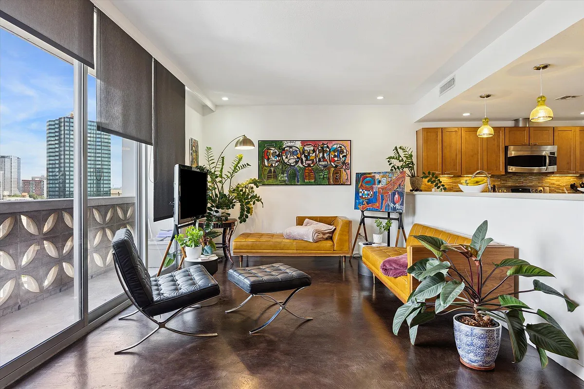 Building Photo - 1801 Lavaca St #11A