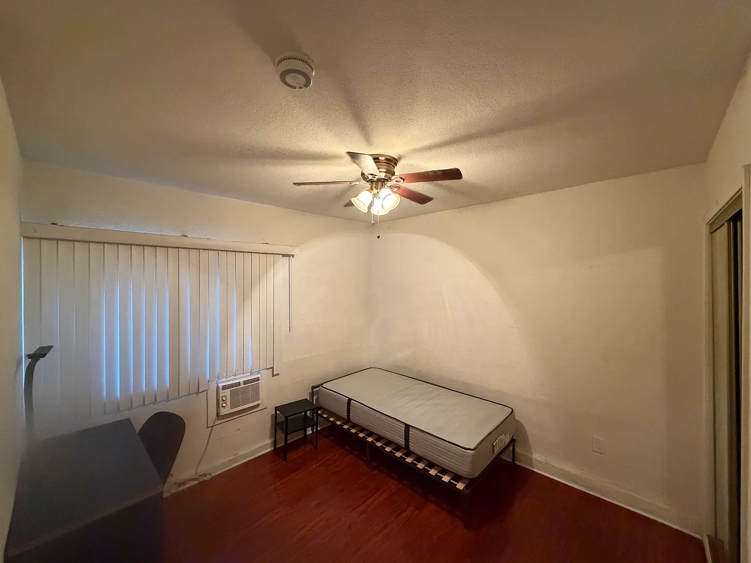 6 bed, 2610 sqft, $800 — Photo 4