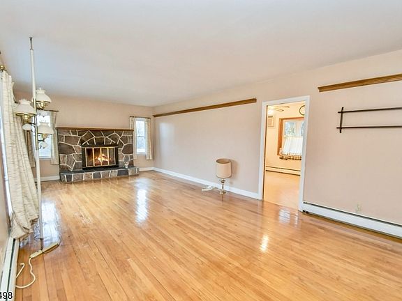 3rd image of 17 Hilltop Rd