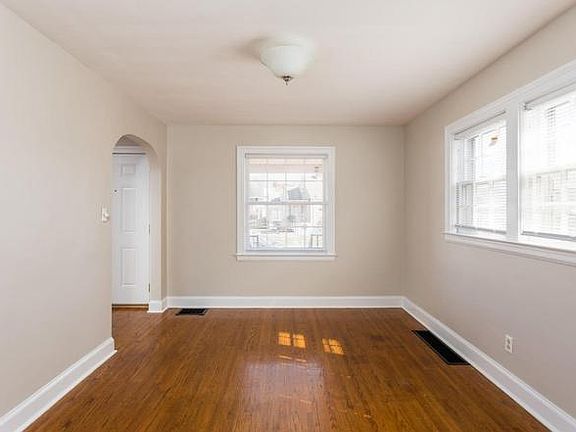 4th image of 2434 Bradley Ave