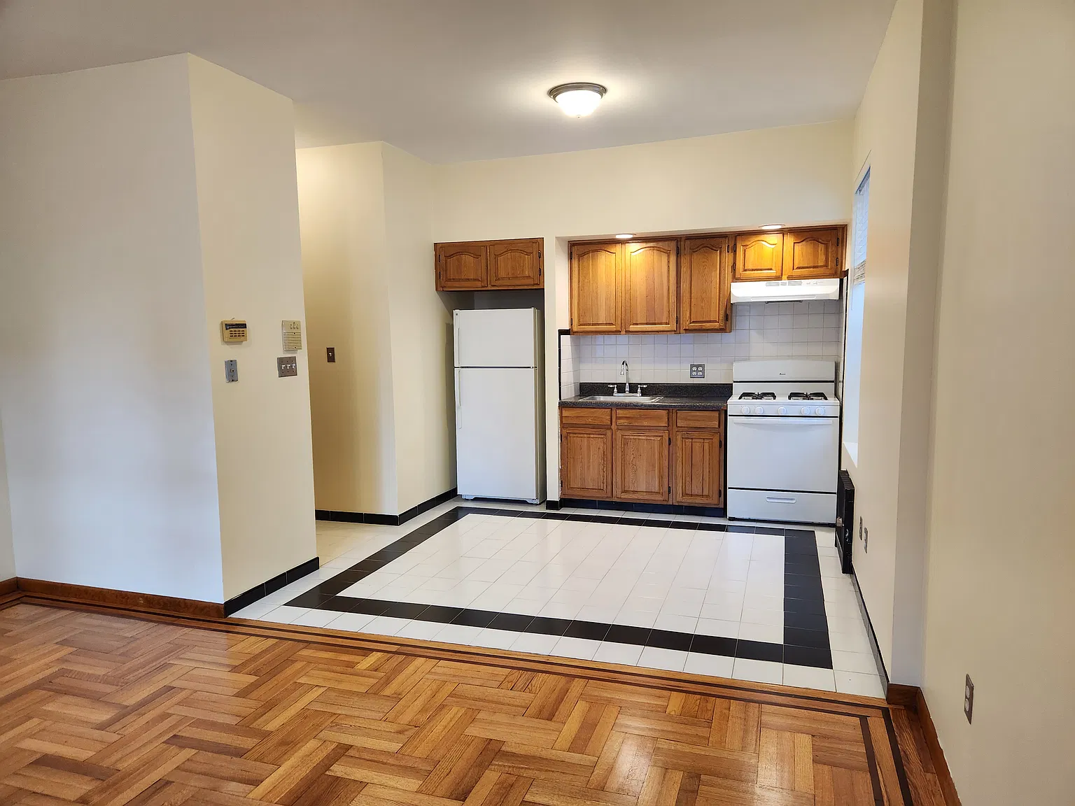 Studio, 450 sqft, $1,800 — Photo 2